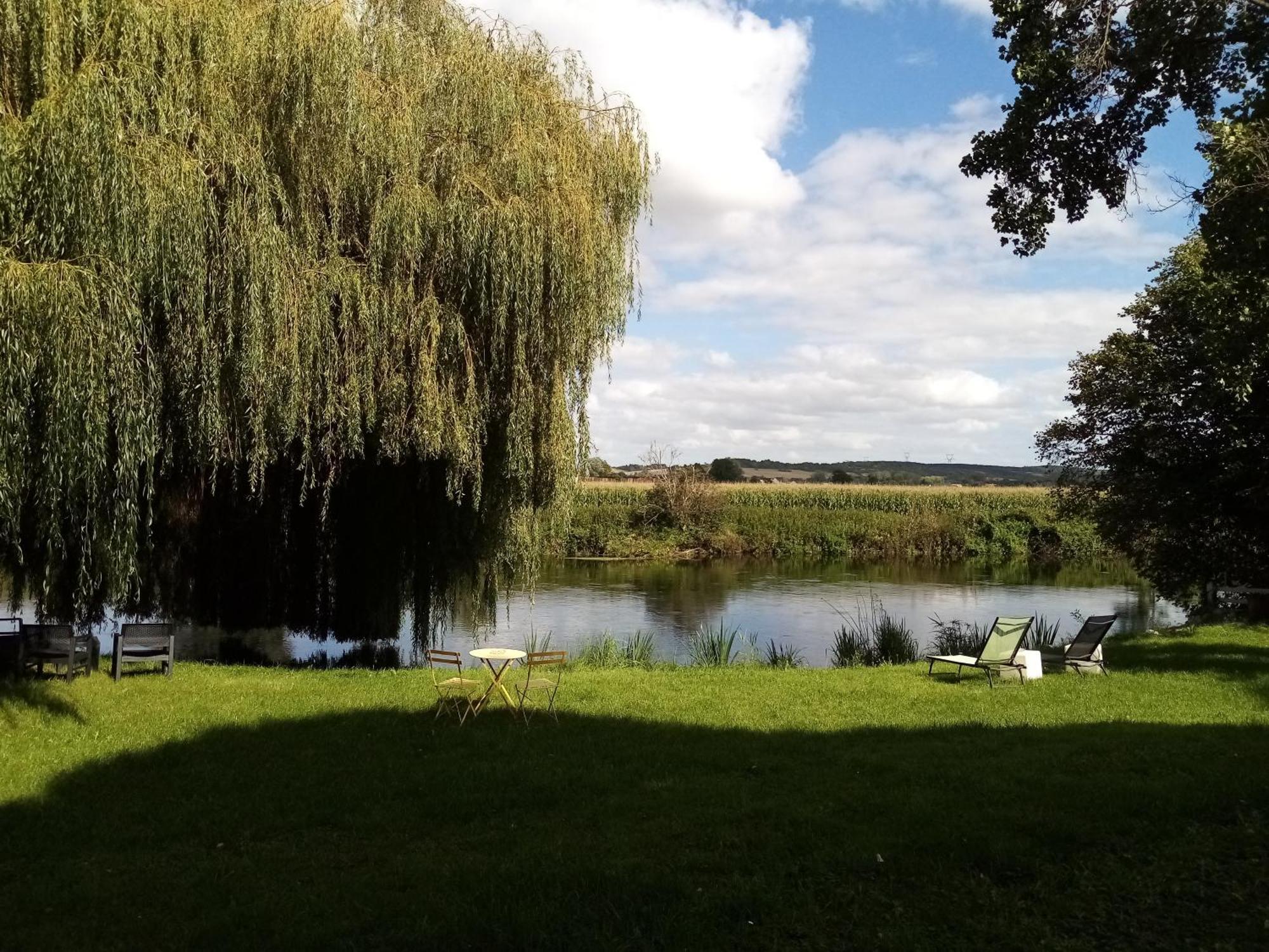 Havre De Paix Au Bords De L'Eure - Divers Hebergements Bed and Breakfast Garennes-sur-Eure Eksteriør billede